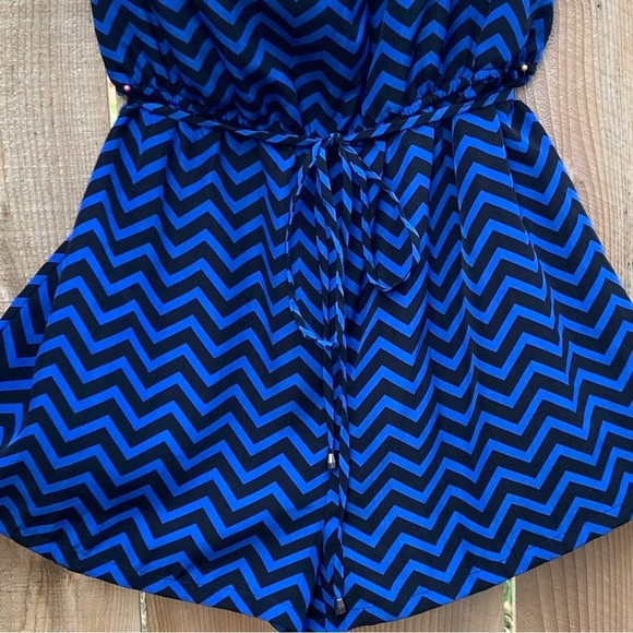 Forever 21 Romper, tie belt and tie neck. Blue & Black Chevron Print, NWT Size L - Picture 4 of 6